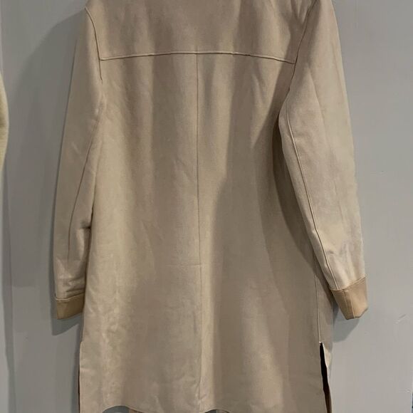Tahari Cream Trench Faux Suede Coat with Classic Lapels and Mid-Length Design - Picture 2 of 12